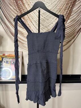 We’re all pretty girls gray dress Boho M EUC 2486